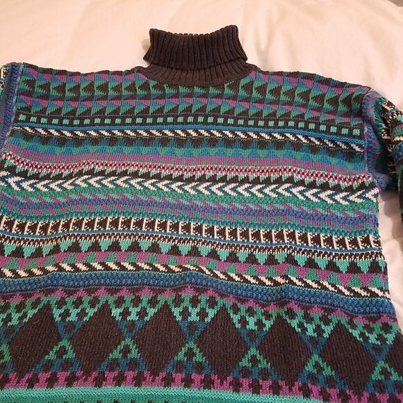 SWEATER!!!! LIKE NEW!!! GORGEOUS!!! PURCHASED IN UPSCALE BOUTIQUE IN ASPEN!!! - Picture 13 of 14